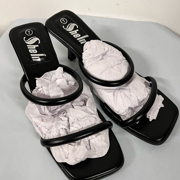 💥3/$15💥NEW - Shein Women’s pyramid heel, black Mule Sandals - Size 7 - Picture 4 of 8
